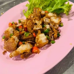 สามชั้นคั่วพริกเกลือ