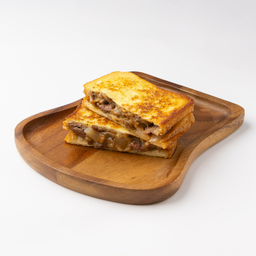 Stir-fried Beef with Onion Toast โทสต์เนื้อ