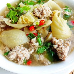ต้มผัดกกาดดองหมูสับมะนาวสด