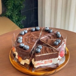 Chocolate Strawberry Cake