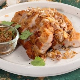 หมูสามชั้นทอดน้ำปลากับแจ่วปลาร้า Fried Pork Belly in Fish Sauce with Pla-ra Sauce