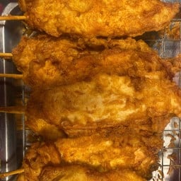 ไก่ทอดเรวดี อยู่ตลาดนัดเรวดี