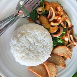 กะเพราทะเลรวม + หมูยอทอด