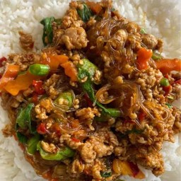 กระเพราวุ้นเส้นหมูสับ (ราดข้าว)