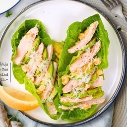 สลัดผักคอสอโวคาโด้อกไก่นุ่ม Chicken Sous vide  Avocado Cos Lettuce Salad