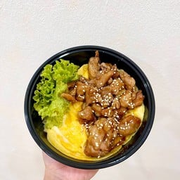 ข้าวไก่ย่างซอสเกาหลี + ไข่ข้น