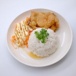 ข้าวไก่ทอด ซอสน้ำปลาหวาน