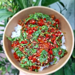 ข้าว ไก่กรอบราดซอสกระเพรา