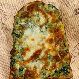 ขนมปังผักโขมชีส