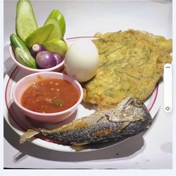 น้ำพริกกะปิ+ชะอม+ไข่ต้ม+ปลาทู+ผักสด