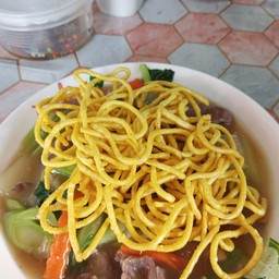 ราดหน้าหมูหมี่เหลืองกรอบ