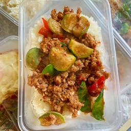 ข้าวพริกแกงใส่มะเขือ