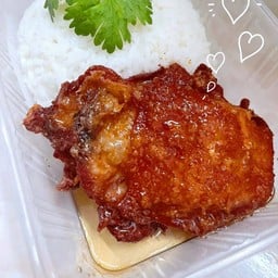 ข้าวไก่ทอดซอสน้ำปลา