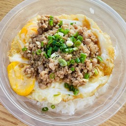 ข้าวไข่ดาวแฝดหมูสับผัดกระเทียม