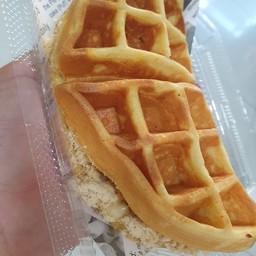 วาฟเฟิลหมูหยองน้ำสลัด