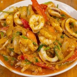 ทะเลผัดผงกะกรี่ราดข้าว