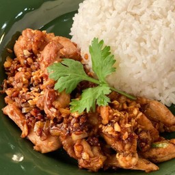 ข้าวไก่ทอดกระเทียม