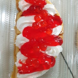 วาฟเฟิลวิปครีมแยมสตอเบอร์รี่+แยลลี่แดง