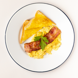 Scramble Egg ไข่กวนกับเบคอนรมควัน