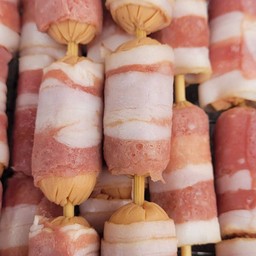 เบคอนพันไส้กรอก (ยำ)