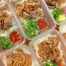 ข้าวหมูชิ้นทอดกระเทียม
