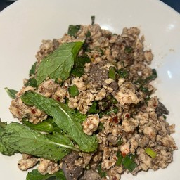 ลาบ ราดข้าว (เลือกเนื้อสัตว์ด้านใน)