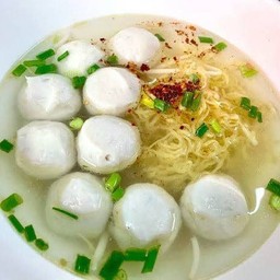 ก๋วยเตี๋ยวลูกชิ้นปลา
