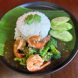 บล็อคโคลี่ผัดกุ้งราดข้าว