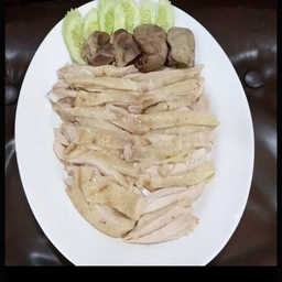 ไก่สับ ใส่ เครื่ิิองใน จานเล็ก