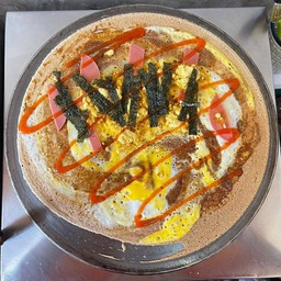 เครปร้อน พริกเผา+ไข่ไก่+โบโลน่า+หมูหยอง+สาหร่าย