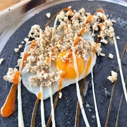 แป้งชาโคล  ไข่ไก่(ดาวไม่แตก)+ไกสับ