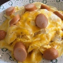 ข้าวไข่ข้นไส้กรอก