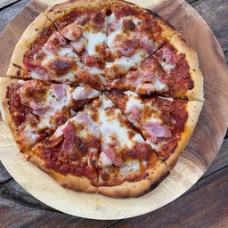 พิซซ่าปูอัดไส้กรอกแฮม