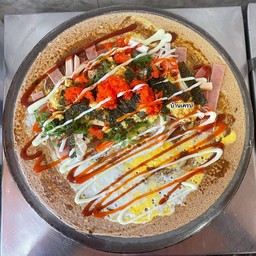 เครปร้อน พริกเผา+ไข่+แฮม+หมูหยอง+โบโลน่า+สาหร่าย+ไส้กรอก+ปูอัด+ยำส่าหร่าย+ไข่กุ้ง