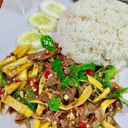 กะเพราเนื้อหน่อไม้