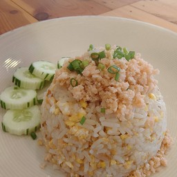 ข้าวผัดแซลมอน
