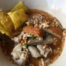 ก๋วยเตี๋ยวจัมโบ้เครื่องในวัว (ต้มยำ)