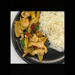 กะเพราหน่อไม้ไก่