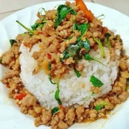 กะเพราหมูสับ