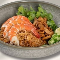 กุ้งย่างกับข้าวผัดน้ำพริกเผากากหมู Grilled Prawn & Pork Crackling Chili Paste Fried Rice