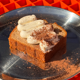 Banana cake with creamcheese