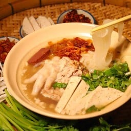 ร้านเด็ก-เส้น ก๋วยจั๊บญวน โจ๊กหมู ม.เกษตรศาสตร์ บางเขน