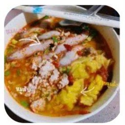 บะหมี่เกี้ยวหมูแดง