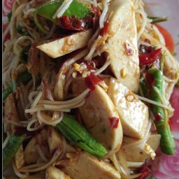 ตำซั่วปูปลาร้า ใส่ไก่ยอ