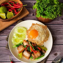 ข้าวกะเพราหมูกรอบ