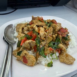 ผัดกะเพราเนื้อ