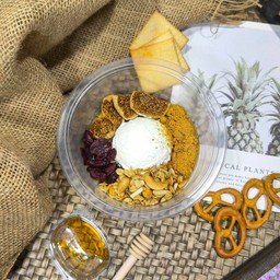 ลูกฟิกซ์+แครนเบอร์รี่+บิสคอฟ+กราโนล่า+กรีกโยเกิร์ต65g.