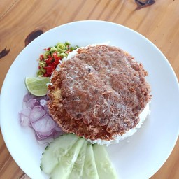 ข้าวหน้าปลาเค็มหมูสับ