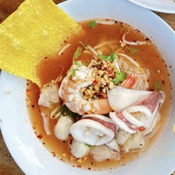 ก๋วยเตี๋ยวจัมโบ้ทะเล (ต้มยำ)