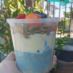 Overnight Oats สาหร่ายน้ำเงิน